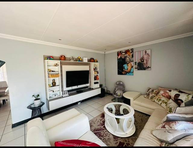 6 BEDROOM HOUSE FOR SALE IN PARKHILL GARDENS